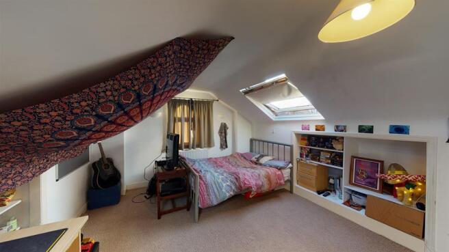 5 bed Semi-Detached for sale Image 9