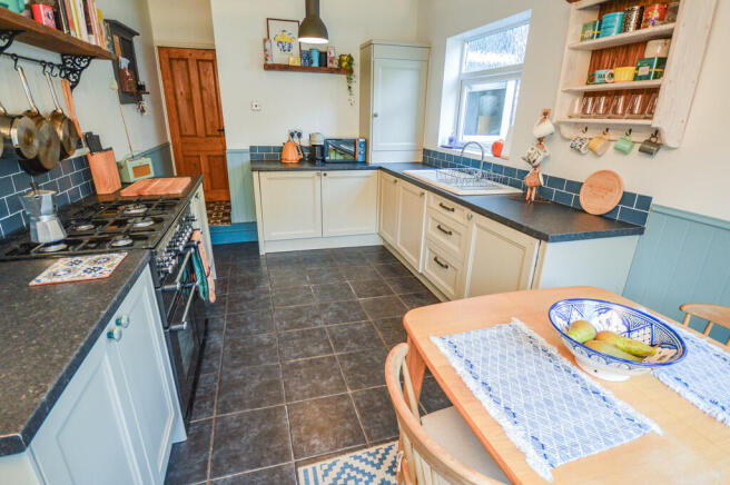 Kitchen/Breakfast...