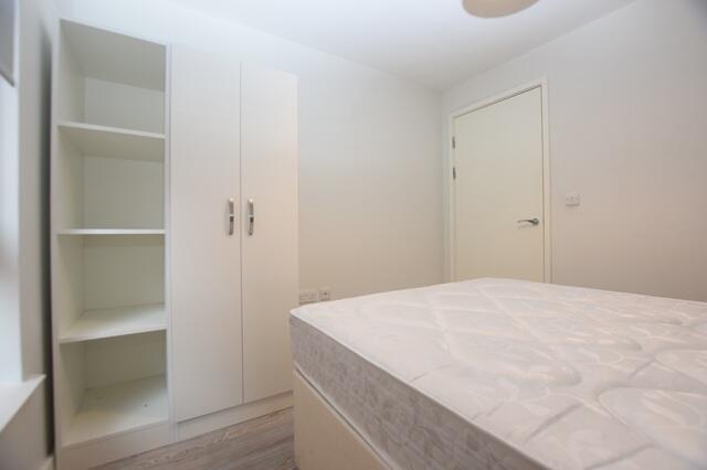 2 bed Apartment to rent Image 6