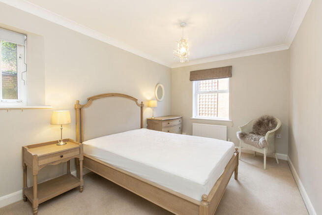 2 bed Apartment to rent Image 4