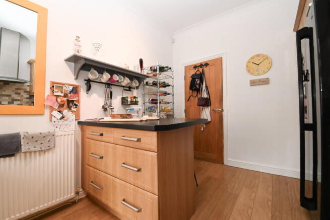 4 bed Semi-Detached for sale Image 9