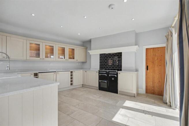 Kitchen_3.jpeg