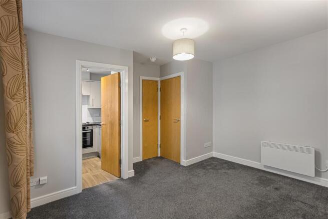 2 bed Flat to rent Image 6