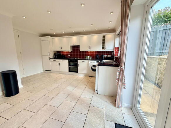 4 bed Detached for sale Image 4