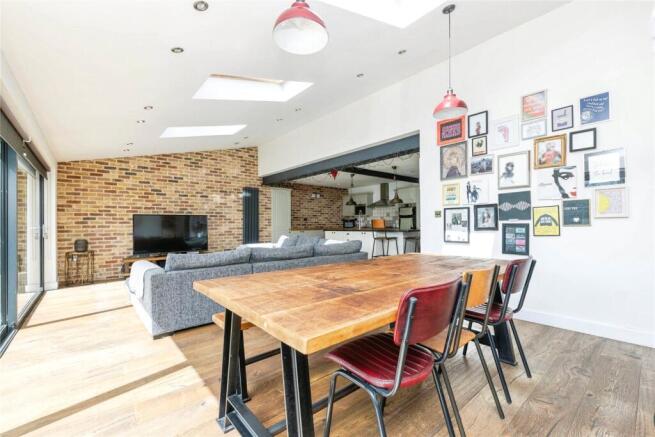 3 bed Semi-Detached for sale Image 6