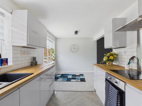 3 bed Detached for sale Image 7