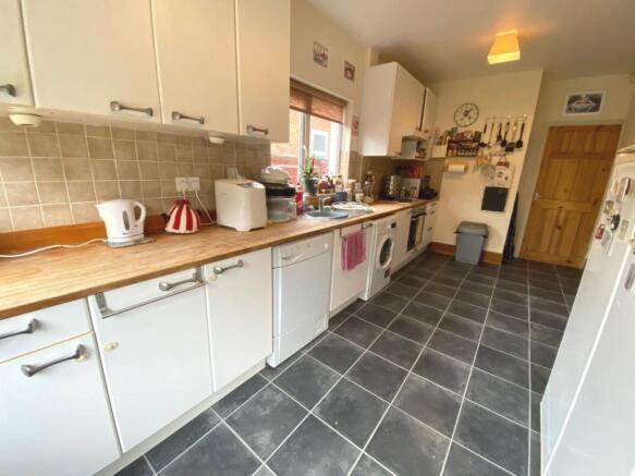 KITCHEN/BREAKFAST ROOM