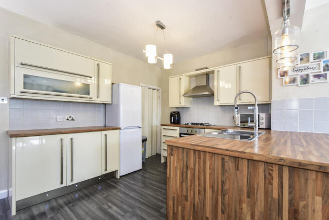 3 bed Semi-Detached for sale Image 9
