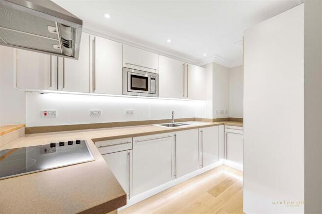 Kitchen (2).JPG