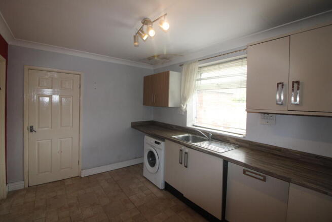 3 bed Semi-Detached to rent Image 5