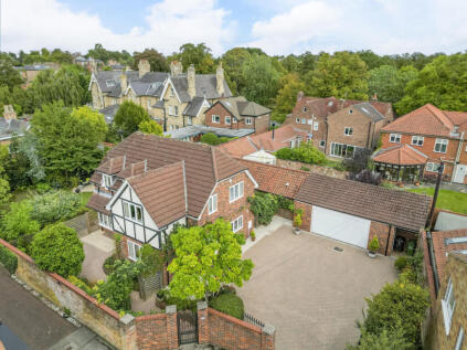 White House Gardens, York