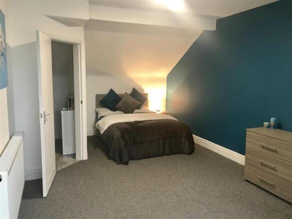 Room 4 £500pcm (1).jpg