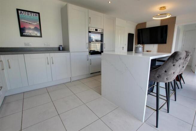 4 bed Detached for sale Image 5
