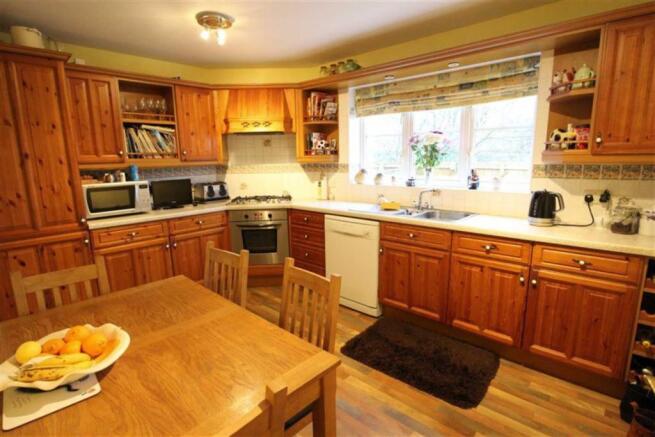 KITCHEN/BREAKFAST RO