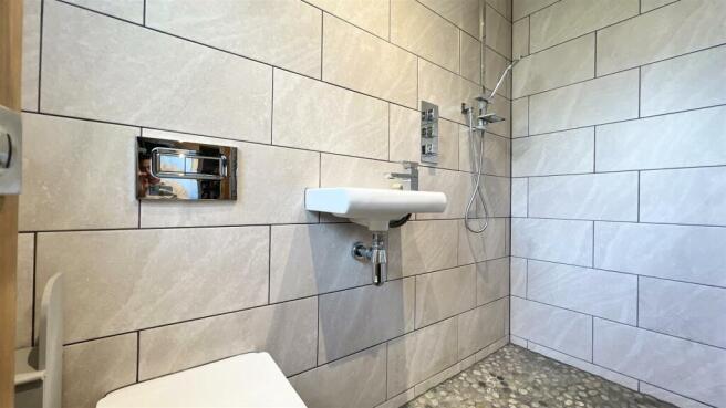 GROUND FLOOR WET ROOM