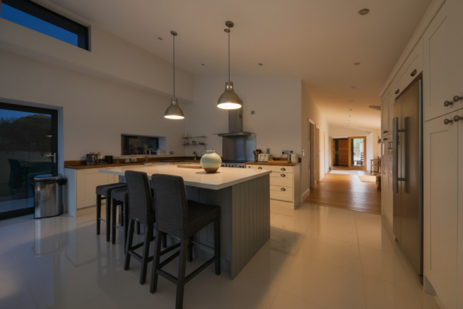 4 bed Detached for sale Image 9