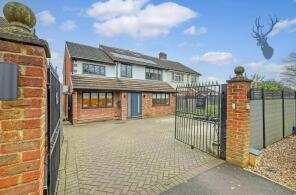 3, Theydon Hall Cottages, Abridge Road, Theydon Bois, Epping CM16 7NP