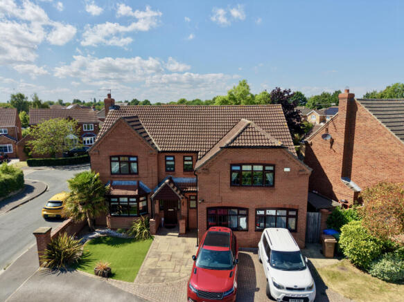 5 Bedroom Detached House with Gym - For Sale