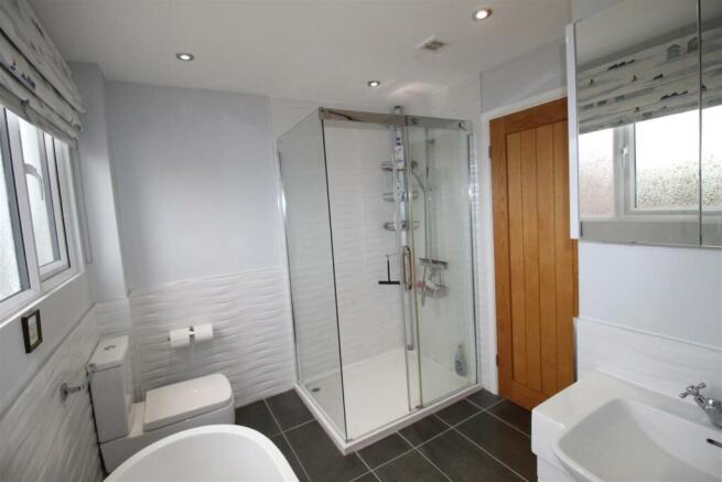 Anson Close, 11 Bathroom 1.JPG