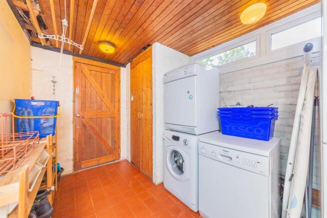 Little Tangley-Salt-Box-Road-Guildford-bungalow-IM