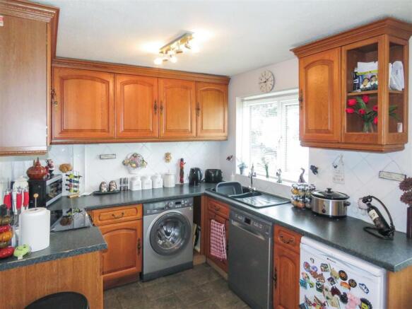 Kitchen 2.JPG