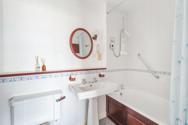 En-Suite Bathroom