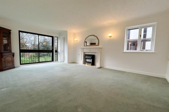 Glenbourne Park, Bramhall, SK7 photo 3