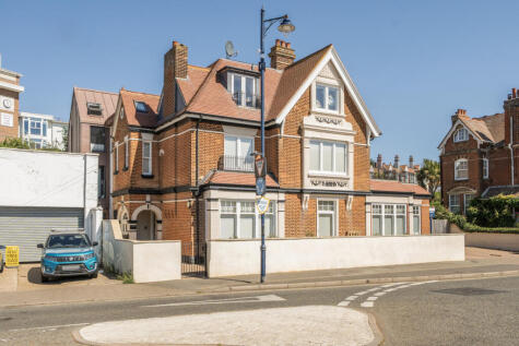 Undercliff Road West, Felixstowe, IP11 2