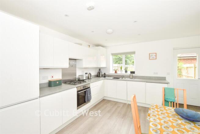 Kitchen/ Dining Room