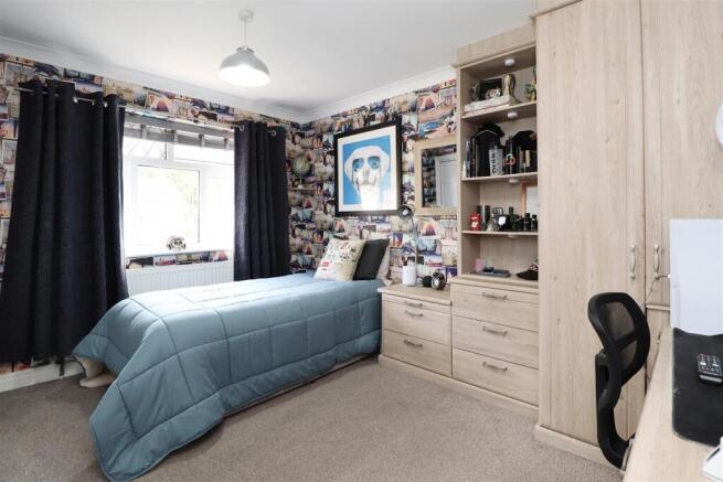 5 bed Detached for sale Image 12