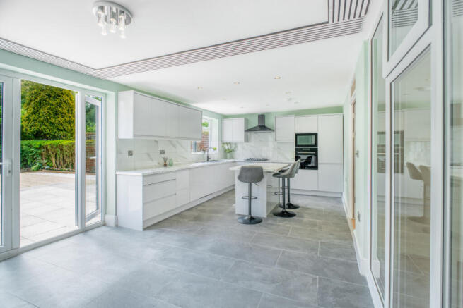 4 bed Detached for sale Image 10