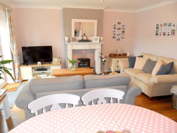 LOUNGE/DINER