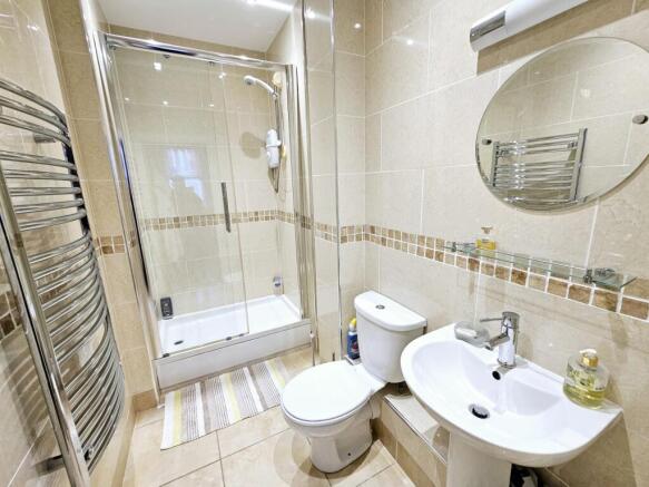 2 bed Flat for sale Image 8
