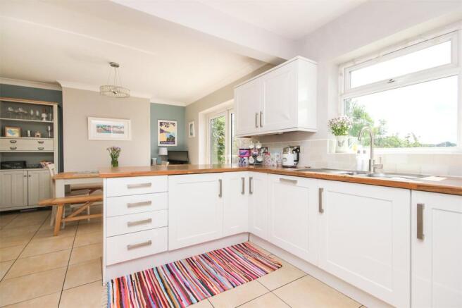 04 Kitchen