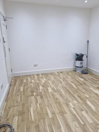 Bright room with stylish wood-effect flooring...