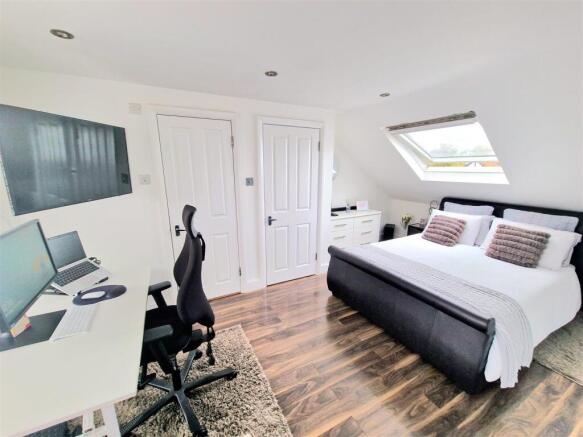 TOP FLOOR BEDROOM 4