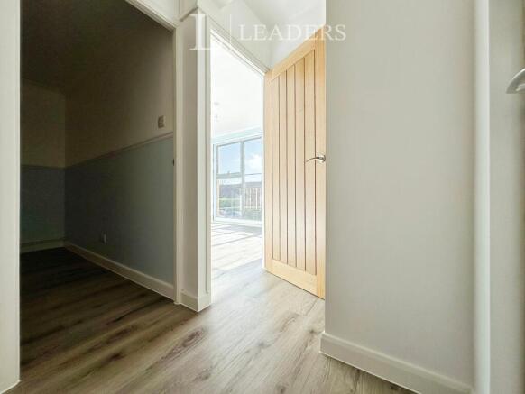 4b36adb7-Hallway