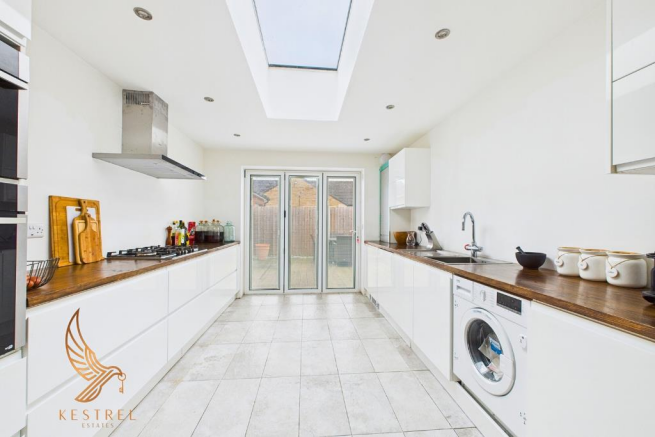 3 bed Semi-Detached for sale Image 9