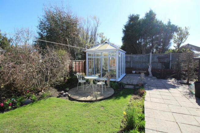 Filey Road, 16, garden new 3.JPG