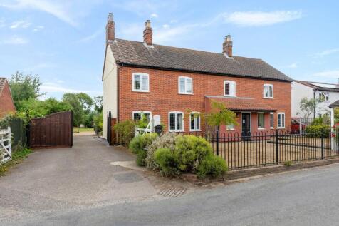 Beautifully Renovated Period Home in Erpingham with Over an Acre (STMS), Pond , Two Bedroom Annexe & Outbuildings