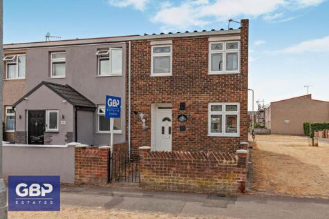 Coltsfoot Path, Romford, RM3