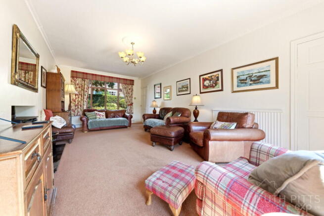 5 bed Detached for sale Image 11