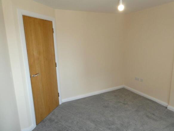 2 bed Apartment to rent Image 8