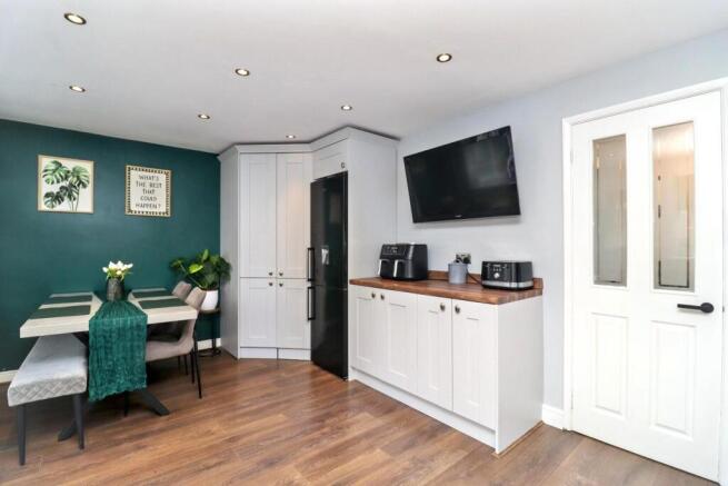3 bed Semi-Detached for sale Image 6