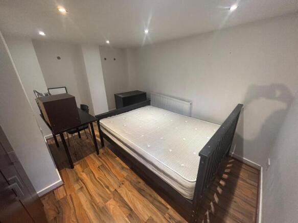 6 bed Terraced to rent Image 7
