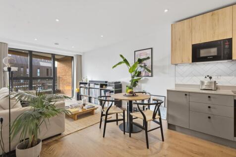 Yeo Street, Waters Edge Court, E3
