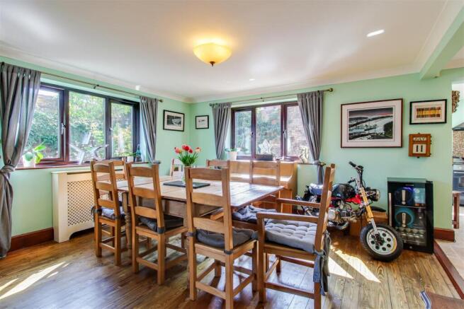 4 bed Detached for sale Image 7
