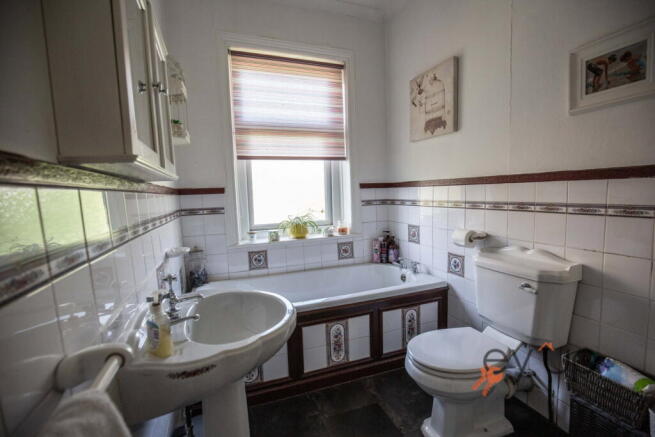 3 bed Semi-Detached for sale Image 11