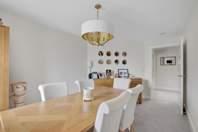 3 bed Apartment for sale Image 11