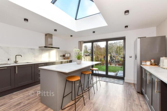 Kitchen/ Breakfast Room